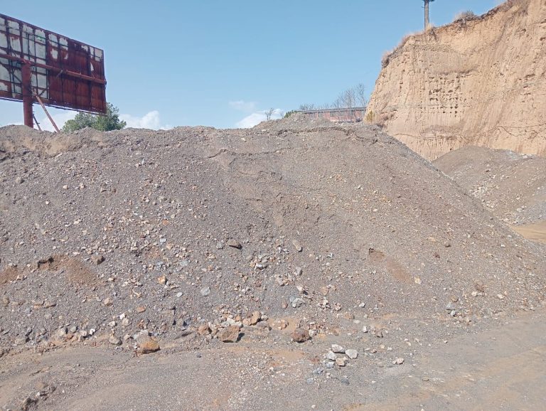 Beige brown phosphate at DP near Mines
